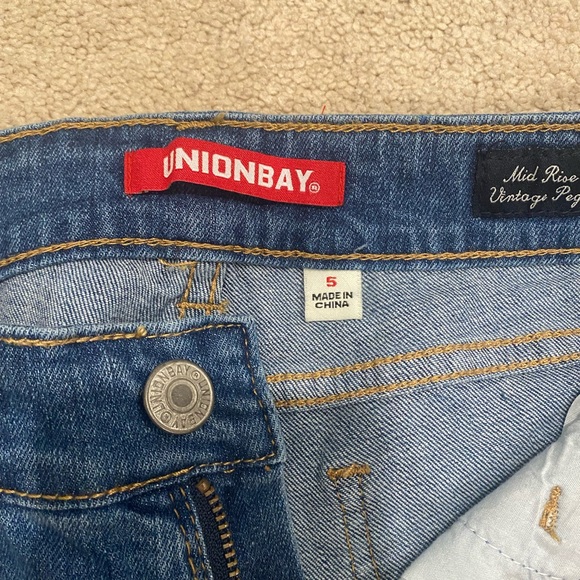 Jeans - Picture 3 of 4